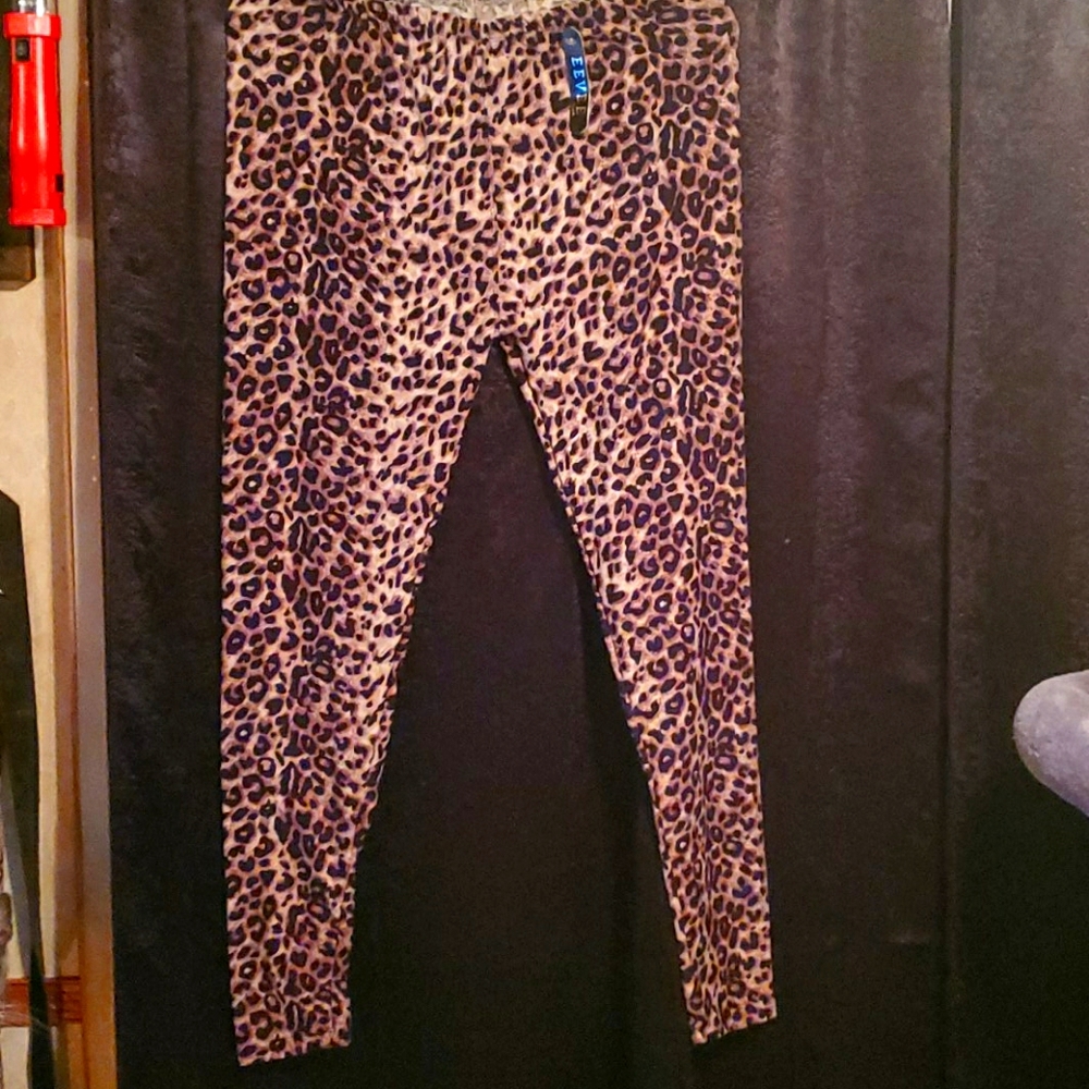 Leopard print leggings